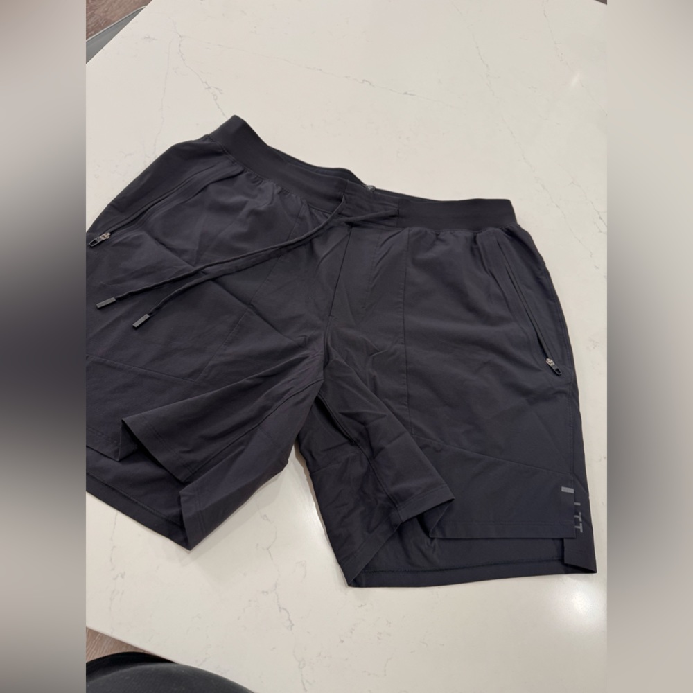Lululemon License to Train Linerless 7”